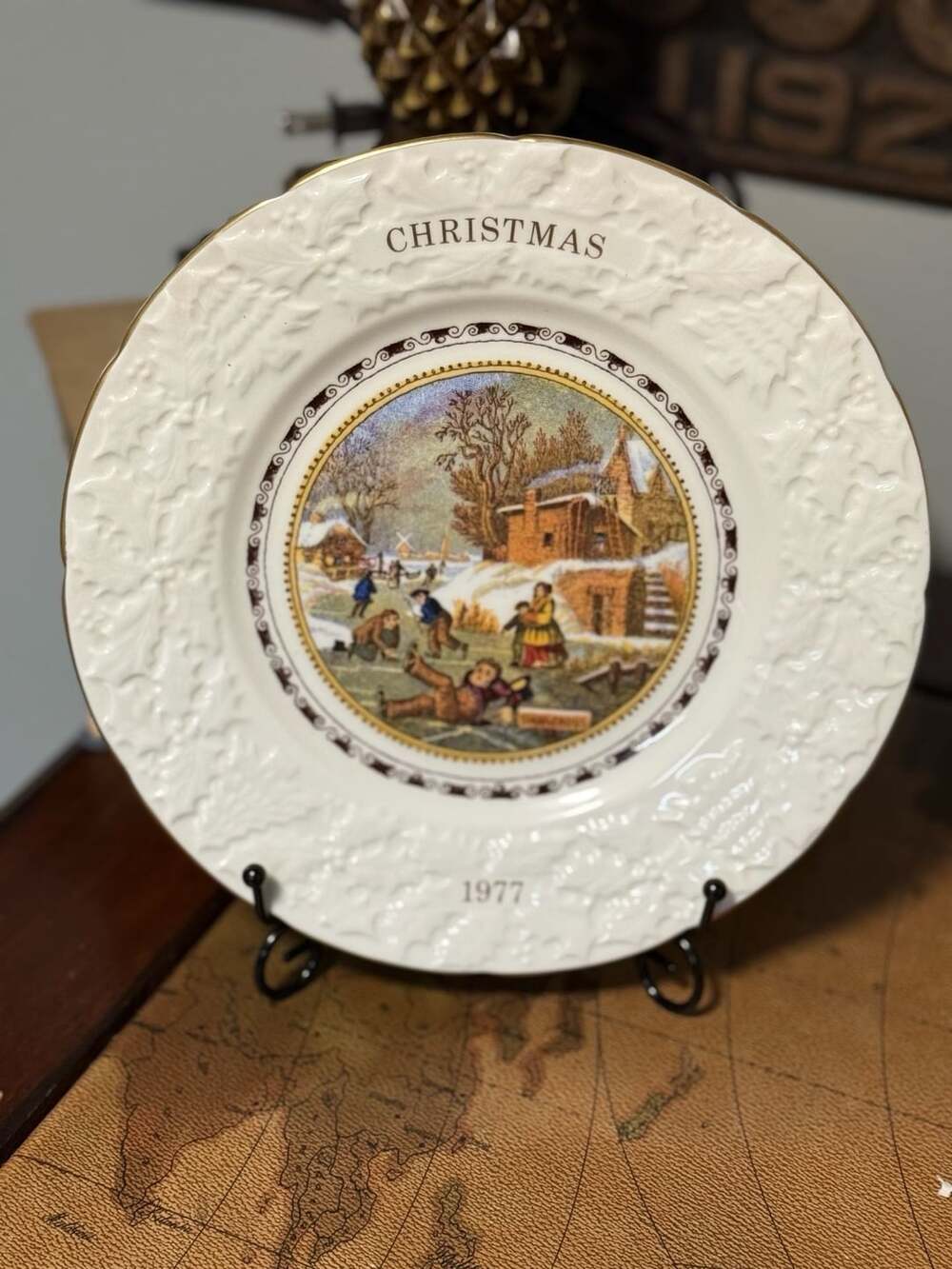 Coalport Christmas 1977 Dangerous Skating Bone China Collector Plate